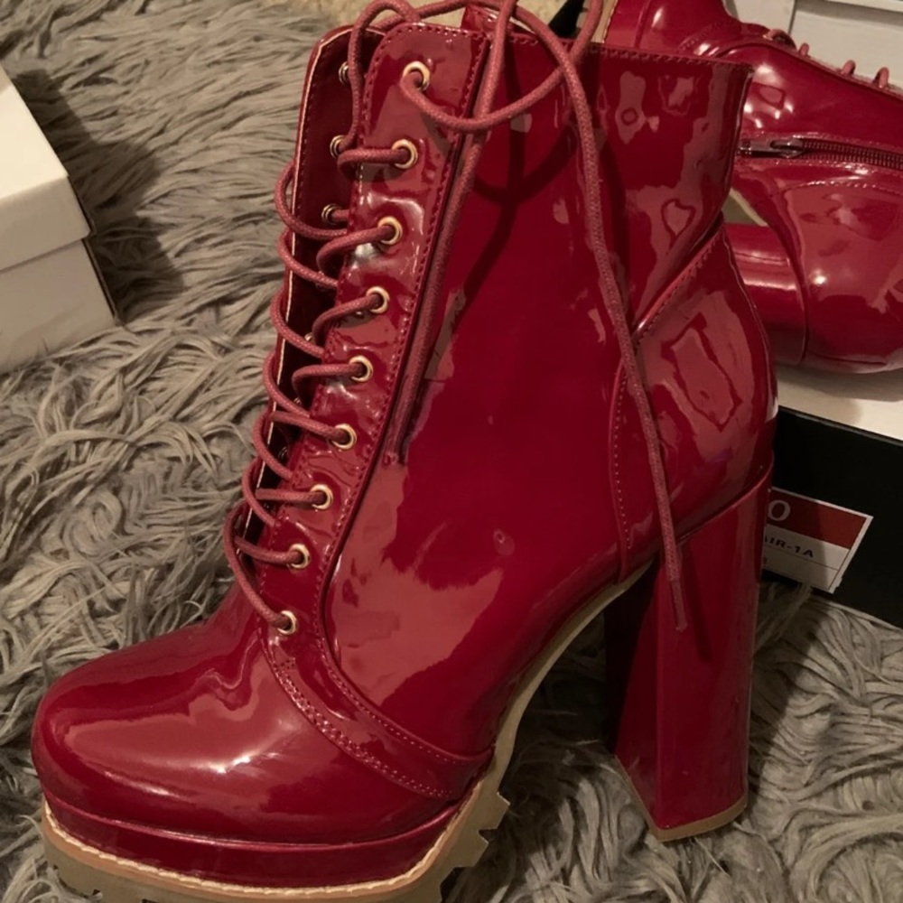 MONCLAIR Blocked heels